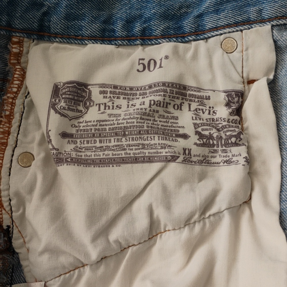 Levis 501 Original Shorts Distressed High-Rise Medium Wash Shorts Waist Size 30 - Picture 10 of 11
